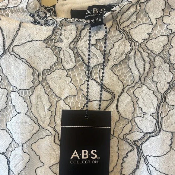 Beautiful Lace Dress - Picture 8 of 10